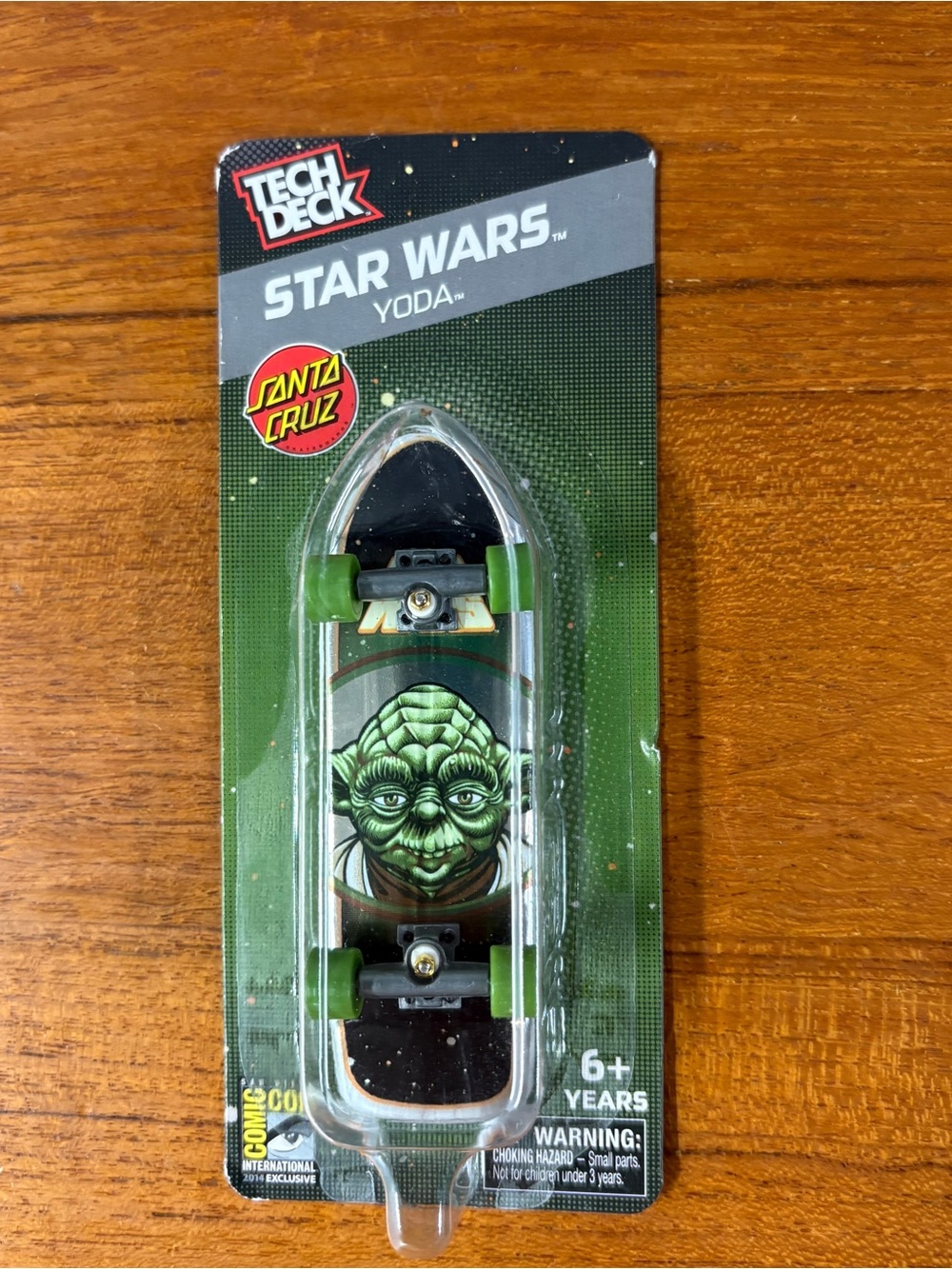 2014 Star Wars Santa Cruz Skateboard Comic Con Yoda Tech Deck Finger Board